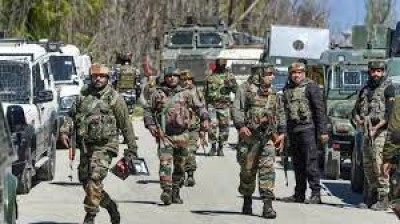 जम्मू-कश्मीर: सुरक्षा बलों ने सोपोर में सड़क किनारे लगाए गए आईईडी का पता लगाया