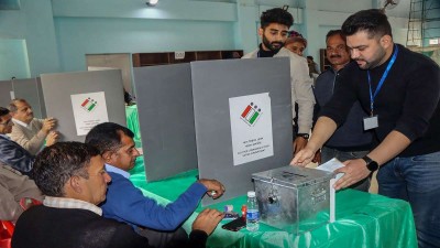 हिमाचल में लगभग 66 फीसदी मतदान, लोगों ने हिमपात के बावजूद डाले वोट