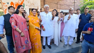 शेखावत ने सपरिवार डाला वोट, बोले-राजस्थान में सभी 25 सीटें जीतेगी भाजपा