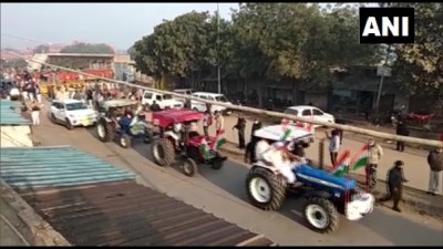टीकरी बॉर्डर से ट्रैक्टर रैली शुरू, परेड के लिए सिंघु बॉर्डर से भी निकले किसान