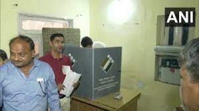 विधानसभा उपचुनाव : अपराह्न एक बजे तक गोपालगंज में 29.90, मोकामा में 34.26 प्रतिशत मतदान