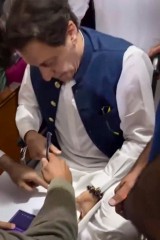 इमरान खान भ्रष्टाचार के मामले में इस्लामाबाद उच्च न्यायालय परिसर से गिरफ्तार