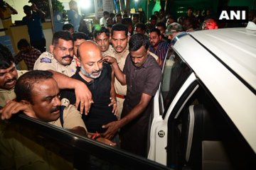 तेलंगाना: पुलिस ने बीजेपी प्रदेश अध्यक्ष बंदी संजय को करीमनगर स्थित उनके आवास से हिरासत में लिया।