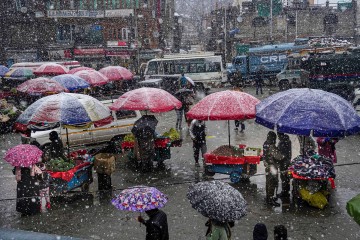 जम्मू-कश्मीर में 10 जिलों के लिए हिमस्खलन की चेतावनी जारी