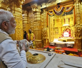 गुजरात: प्रधानमंत्री नरेंद्र मोदी ने सोमनाथ मंदिर में पूजा की।