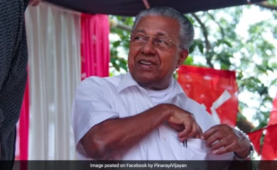 वरिष्ठ नौकरशाह पुस्तक विवाद: केरल के मुख्यमंत्री ने मीडिया पर निशाना साधा