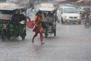 दिल्ली में बारिश के कारण कई जगह जलजमाव, यातायात प्रभावित