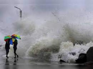 तमिलनाडु में चक्रवाती तूफान ‘मैंडूस’ के कारण कई इलाकों में बारिश