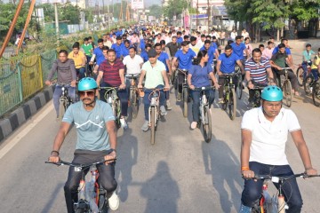 लोकसभा चुनाव : साइकिल रैली का किया गया आयोजन, कलेक्टर-एसपी हुए शामिल