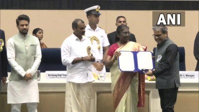 संगीतकार एवं फिल्म निर्माता विशाल भारद्वाज को उनके गीत 'मेरेंगे तो वहीं जा कर' के लिए सर्वश्रेष्ठ संगीत निर्देशन का राष्ट्रीय पुरस्कार मिला