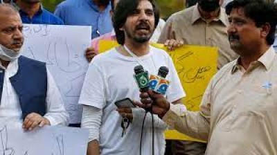 सेना की आलोचना करने वाले पाकिस्तान के पत्रकार पर हमला