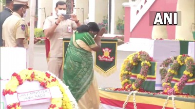 तेलंगाना की राज्यपाल और पुडुचेरी की उपराज्यपाल जनरल बिपिन रावत और उनकी पत्नी समेत 13 लोगों को श्रद्धांजलि अर्पित