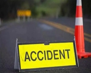 रामपुर में खड़े ट्रैक्टर-ट्रॉली से टकराई कार, दो की मौत