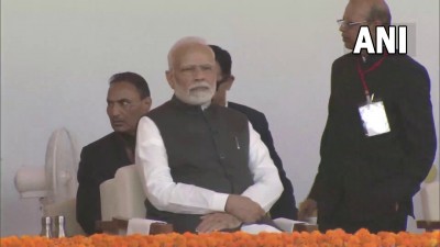 गुजरात: प्रधानमंत्री नरेंद्र मोदी गांधीनगर में गुजरात के मनोनीत मुख्यमंत्री भूपेंद्र पटेल के शपथ ग्रहण समारोह में पहुंचे।