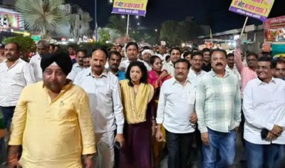 इंदौरः कांग्रेस ने नोटा के लिए निकाली रैली, जुटे सैकड़ों कार्यकर्ता