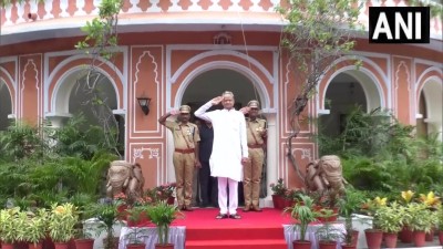 राजस्थान : गहलोत ने मुख्यमंत्री आवास पर ध्वजारोहण किया