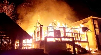 उपद्रवियों ने भाजपा के कार्यालय को जलाया