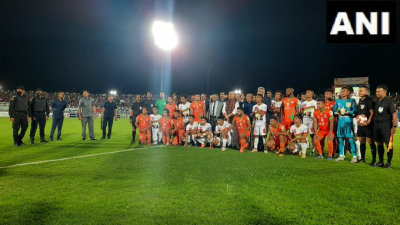 रक्षा मंत्री राजनाथ सिंह मणिपुर के इंफाल में डूरंड कप 2022 के उद्घाटन समारोह में शामिल हुए