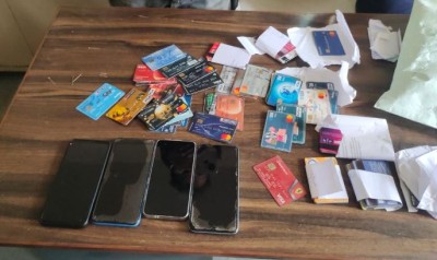 बागडोगरा एयरपोर्ट से सैकड़ों एटीएम कार्ड के साथ चार गिरफ्तार