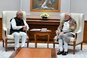 तमिलनाडु के राज्यपाल ने प्रधानमंत्री मोदी से मुलाकात की