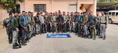 महाराष्ट्र : गढ़चिरौली में पुलिस, नक्सलियों के बीच मुठभेड़, हथियार बरामद