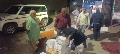अयोध्या नगरी से झांसी विभाग पहुंचे लाखों अक्षत बैग,पत्रक व चित्र