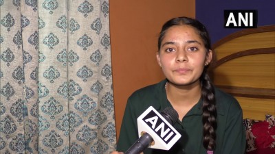 उधमपुर ज़िले के सुदूर गांव में रीतिका शर्मा ने राज्य बोर्ड परीक्षा में 99.8 प्रतिशत अंकों के साथ 10वीं की परीक्षा में उत्तीर्ण