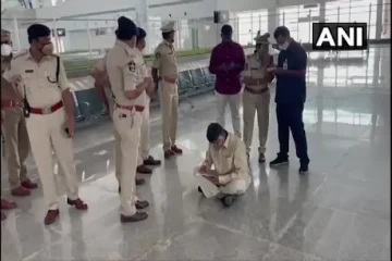 तेदेपा प्रमुख नायडू ने तिरूपति हवाई अड्डे पर रोके जाने के बाद धरना दिया