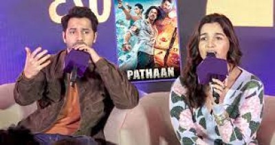 आलिया भट्ट और वरुण धवन ने फिल्म 'पठान' की सफलता को सराहा