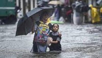 उत्तर प्रदेश : भारी बारिश के चलते लखन्ऊ सहित कई जिलों में सोमवार को स्कूल बंद रहेंगे