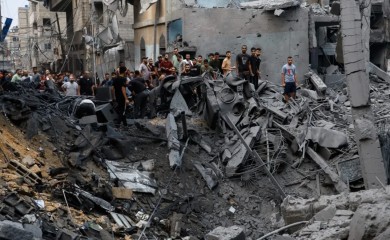 उत्तरी गाजा में मदद की प्रतीक्षा में खड़े लोगों पर इजराइल का हमला, 20 की मौत