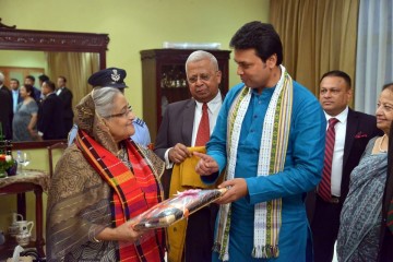 त्रिपुरा के मुख्यमंत्री बांग्लादेश की प्रधानमंत्री शेख हसीना को उपहार के तौर पर भेजेंगे अनानास
