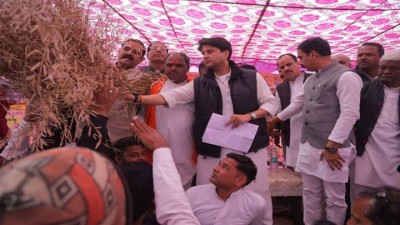 मप्रः केन्द्रीय मंत्री सिंधिया ने ओलावृष्टि प्रभावित क्षेत्रों का किया दौरा