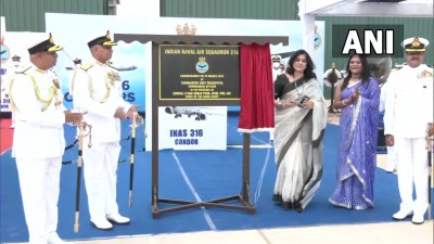 नौसेना प्रमुख एडमिरल आर.हरि कुमार भारतीय नौसेना वायु स्क्वाड्रन (आईएनएएस) 316 की कमीशनिंग के लिए गोवा