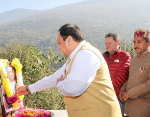 भाजपा के राष्ट्रीय अध्यक्ष जे.पी. नड्डा ने आज कुल्लू में सरदार वल्लभभाई पटेल की जयंती के अवसर पर उन्हें श्रद्धांजलि दी।