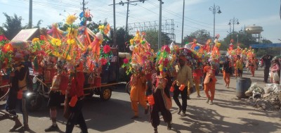 कांवड़ियों के बम-बम भोले और जयकारों से गूंजा उठा दिल्ली रोड