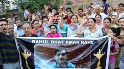 राहुल भट हत्याकांड : कश्मीरी पंडित कर्मचारियों का उपराज्यपाल के आश्वासन के बावजूद प्रदर्शन जारी