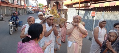 भगवान महावीर स्वामी की निकाली गई पालकी यात्रा