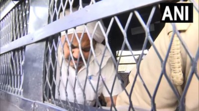 राजस्थान: प्रयागराज पुलिस, माफिया अतीक अहमद को लेकर बूंदी जेल से रवाना हुई।