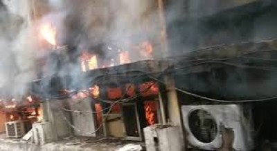 अरूणाचल प्रदेश के सुदूर गांव में भीड़ ने चुनाव संबंधी मुद्दों को लेकर सरकारी कार्यालयों में आग लगायी