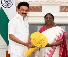 तमिलनाडु के मुख्यमंत्री एम.के. स्टालिन ने दिल्ली में राष्ट्रपति भवन में राष्ट्रपति द्रौपदी मुर्मू से मुलाकात की