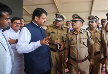 मुंबई पुलिस के पूर्व प्रमुख पांडे को मेरी गिरफ्तारी का ‘लक्ष्य’ दिया गया था: फडणवीस