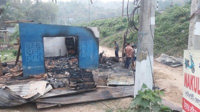 आग में दो दुकानें जलकर राख, लाखों का नुकसान