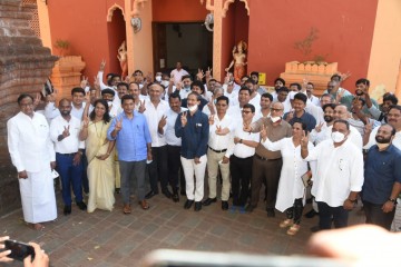 गोवा: राजभवन के निकट विरोध प्रदर्शन के दौरान कांग्रेस नेताओं को हिरासत में लिया गया