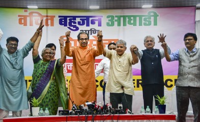 महाराष्ट्र: शिवसेना (यूबीटी) और प्रकाश आंबेडकर की पार्टी वीबीए के बीच गठबंधन का ऐलान