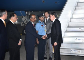 अमेरिकी विदेश मंत्री एंटनी जे. ब्लिंकन दिल्ली हवाई अड्डे पर पहुंचे।  वे 5वें भारत-अमेरिका 2+2 मंत्रिस्तरीय संवाद में हिस्सा लेंगे।