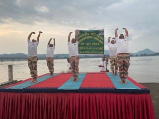 33 बटालियन आईटीबीपी के जवानों ने अंतर्राष्ट्रीय योग दिवस पर गुवाहाटी में योग अभ्यास किया।