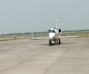 महाराष्ट्र के चार विधायकों के साथ एक और चार्टर्ड विमान गुवाहाटी पहुंचा
