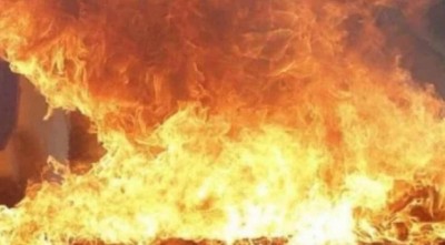 गिरिडीह में एक साथ तीन घरों में लगी आग, पांच लाख का नुकसान