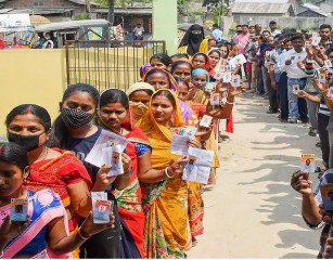 दोपहर तक बंगाल में बंपर वोटिंग, मतदान 51 फीसदी के पार